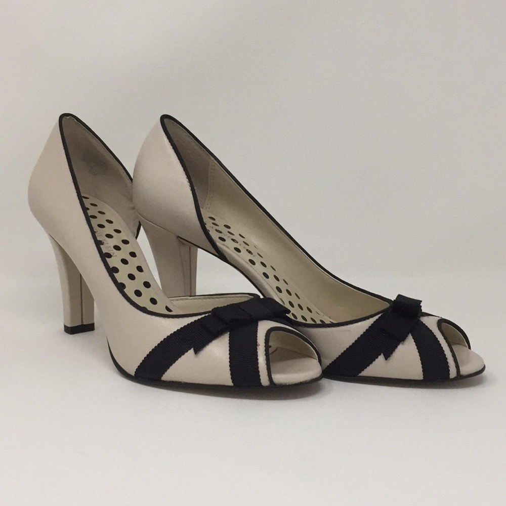 Anne Klein sz 8.5 creme/black heels